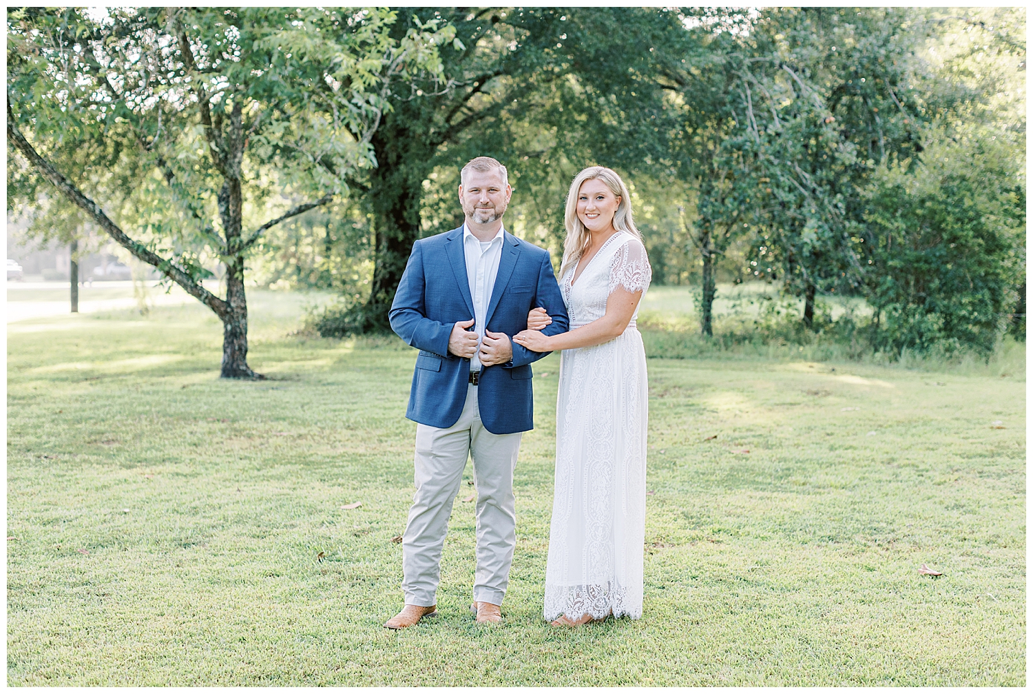 Juliann Riggs Photography captures engagement photos of an engaged couple smiling at the camera.